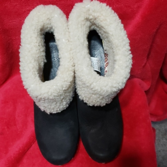 UGG SHORT BOOTS SIZE 8 - Picture 7 of 8